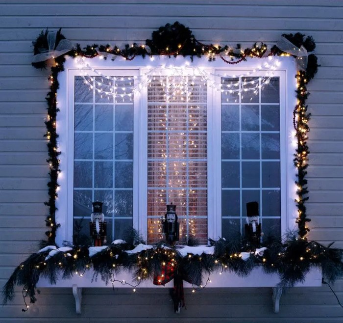 How to decorate outdoor window boxes for christmas