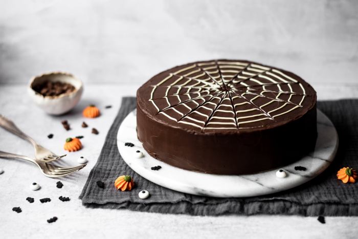 How to make spider web cake decoration