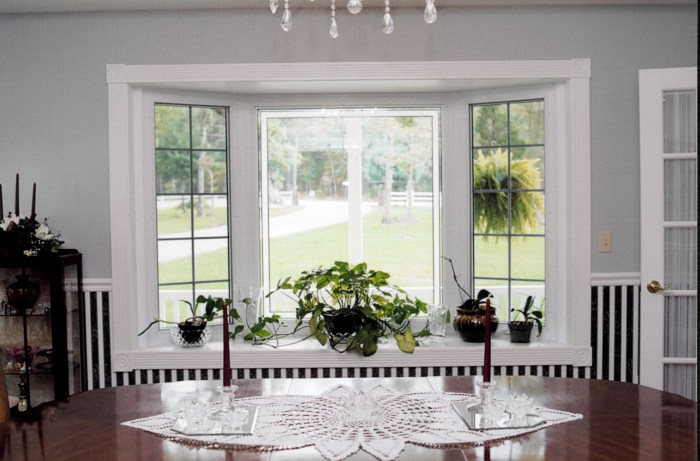 How to decorate around a bay window