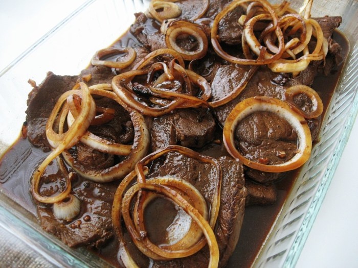 Filipino steak tagalog bistek