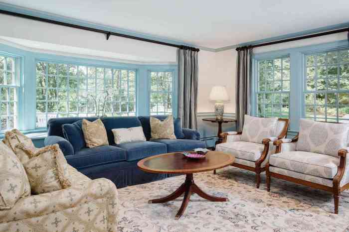 How to decorate around a bay window